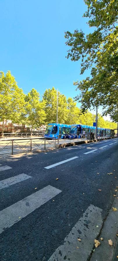 Avec Terrasse, Parking Et Proche Tramway