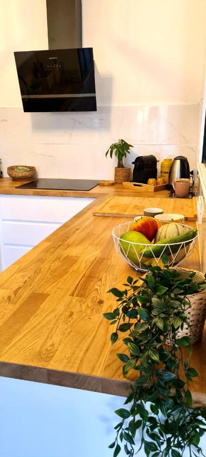 Avec Terrasse, Parking Et Proche Tramway Apartamento