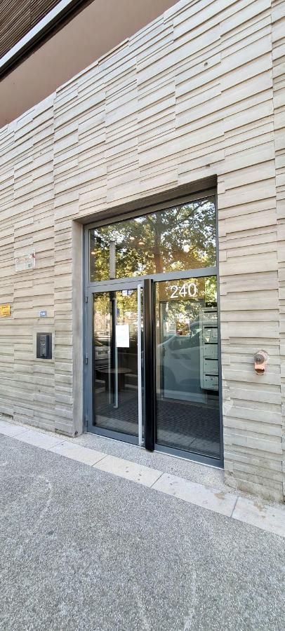 Avec Terrasse, Parking Et Proche Tramway